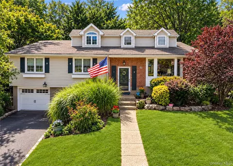 430 Violet St, Massapequa Park, NY 11762