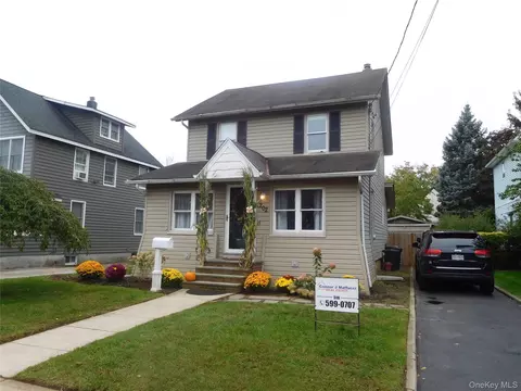 202 Linden St, Rockville Centre, NY 11570