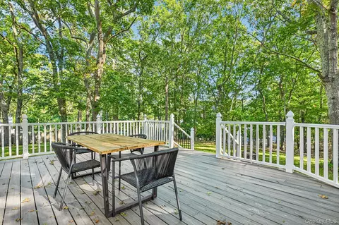 Exterior - 57 Hampton Ct, Bridgehampton, NY 11932 photo 5 of 5