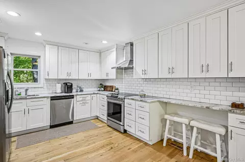 Kitchen - 57 Hampton Ct, Bridgehampton, NY 11932 photo 1 of 2