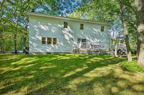 Exterior - 57 Hampton Ct, Bridgehampton, NY 11932 photo 3 of 5