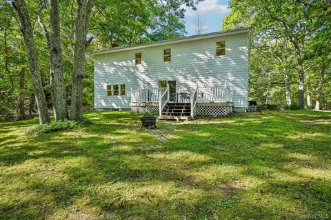 Exterior - 57 Hampton Ct, Bridgehampton, NY 11932 photo 4 of 5