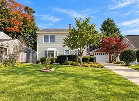 110 Swan Ln, Levittown, NY 11756