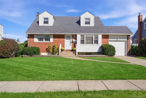 217 N Rutherford Ave, North Massapequa, NY 11758