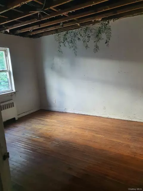 3341 Eastchester Rd NE, New York, NY 10469