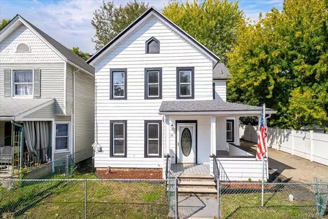 22 River St, Port Jervis, NY 12771