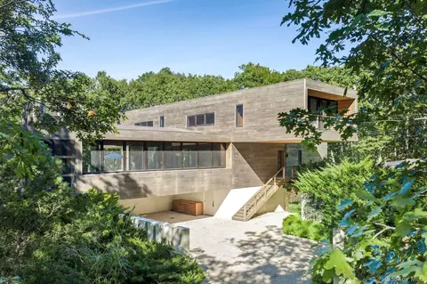 137 Great Hill Rd, Southampton, NY 11968