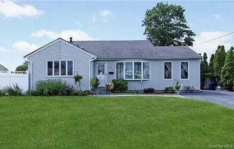 258 E 4th St, Deer Park, NY 11729