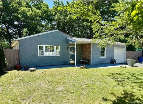 142 Palmer St, Brentwood, NY 11717