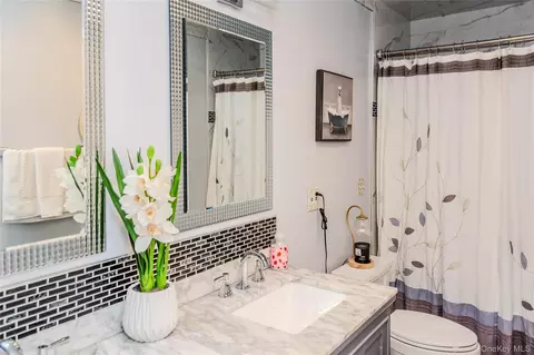 Bath - 60 S Gate Dr, Poughkeepsie, NY 12601 photo 1 of 6