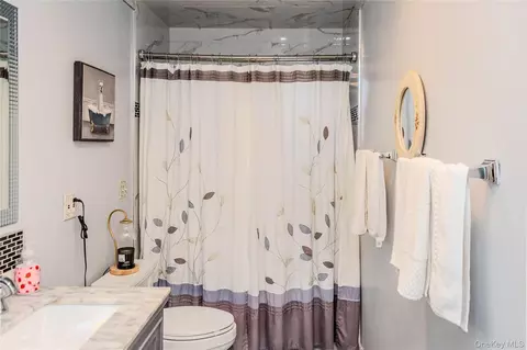 Bath - 60 S Gate Dr, Poughkeepsie, NY 12601 photo 2 of 6