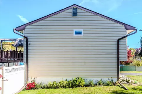 Exterior - 60 S Gate Dr, Poughkeepsie, NY 12601 photo 5 of 10