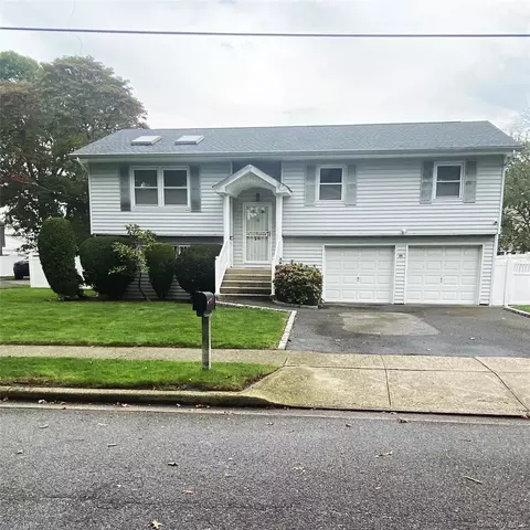 20 Sentinel Pl, Massapequa, NY 11758