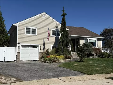 3681 Richard Ln, Wantagh, NY 11793