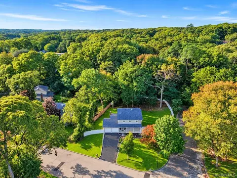 102 Patchogue Dr, Rocky Point, NY 11778