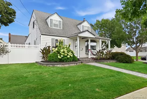 980 Washington Ave, Westbury, NY 11590