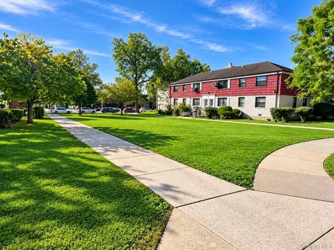 136-51 Jewel Ave #A, Kew Gardens Hills, NY 11367