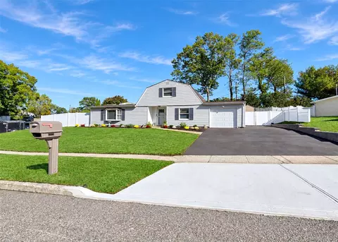 1343 Waverly Ave, Farmingville, NY 11738