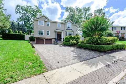 76 Bay Rd, Huntington, NY 11743