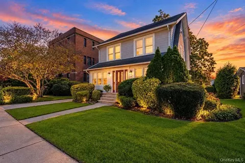 26 Carman Ave, East Rockaway, NY 11518