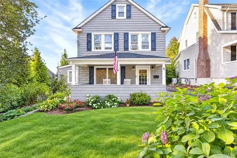 5 Fairview Ave, North Hempstead, NY 11050