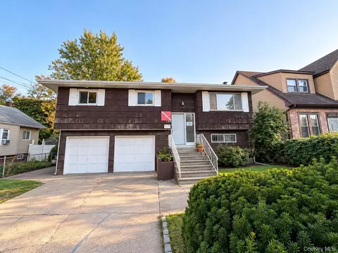 105 Debevoise Ave, Roosevelt, NY 11575