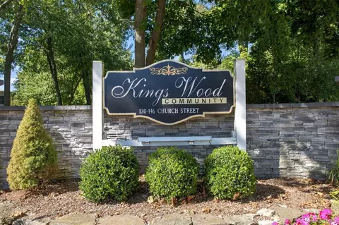 142 Church St #3D, Kings Park, NY 11754