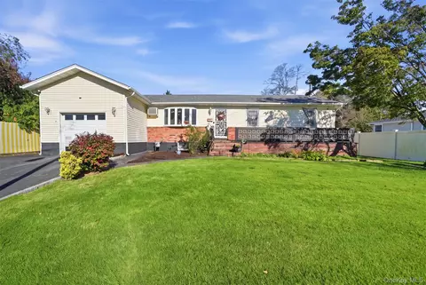 10 Francisco Ave, Central Islip, NY 11722