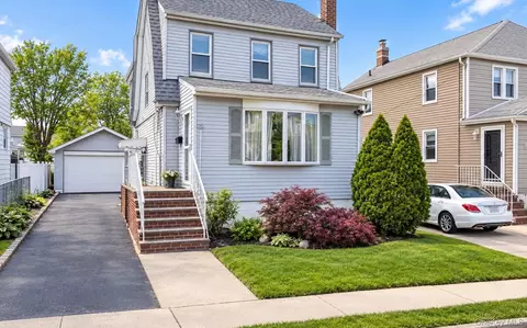 158 Cochran Pl, Valley Stream, NY 11581