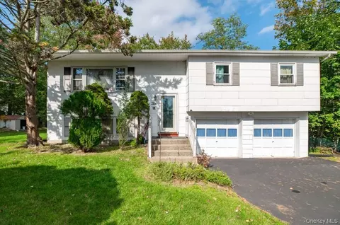 10 Connecticut Ct, Clarkstown, NY 10989