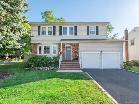 1 Dartmouth Dr, Glen Cove, NY 11542