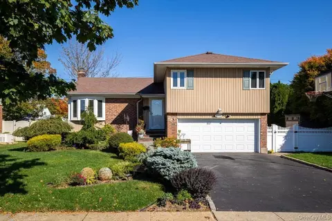3757 Jules Ln, Wantagh, NY 11793