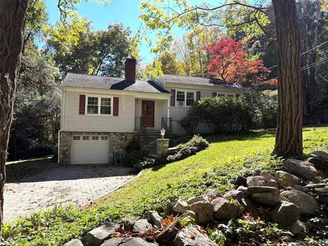133 Washburn Rd, Mount Pleasant, NY 10510