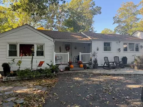 104 Lexington Ave, Central Islip, NY 11722