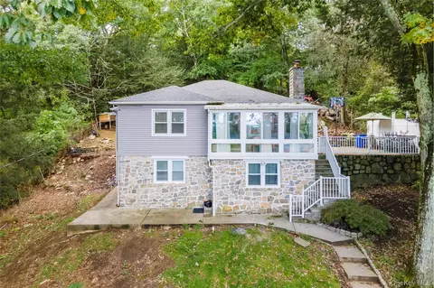 718 Hill Dr, Mahopac, NY 10541