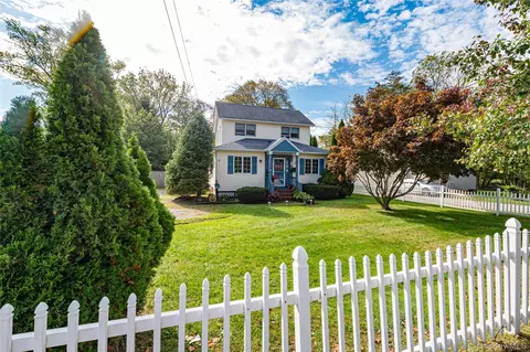 328 Pulaski Rd, Kings Park, NY 11754