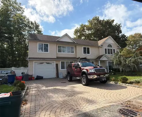 27 Wabil Rd, Miller Place, NY 11764