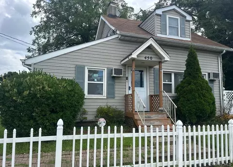 450 Great Neck Rd, Copiague, NY 11726