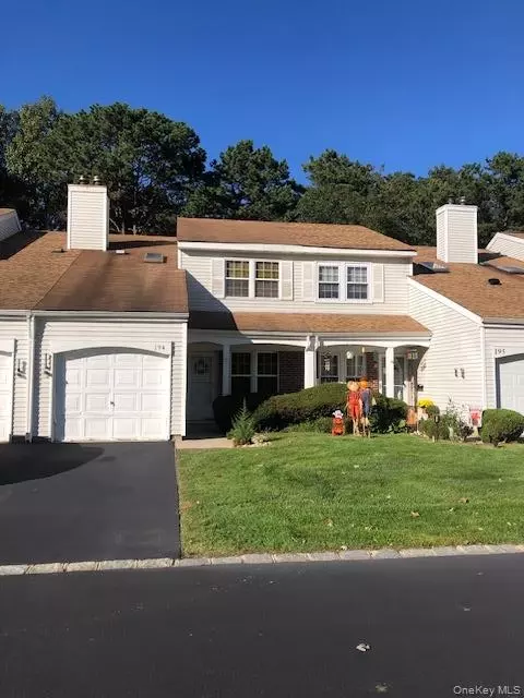 194 Haddon Hollow Ct, Middle Island, NY 11953