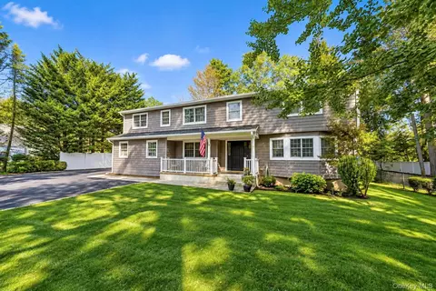 271 Syosset Woodbury Rd, Woodbury, NY 11797