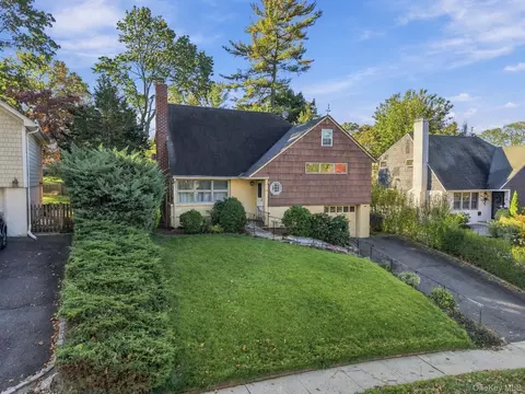 21 Revere Rd, North Hempstead, NY 11050
