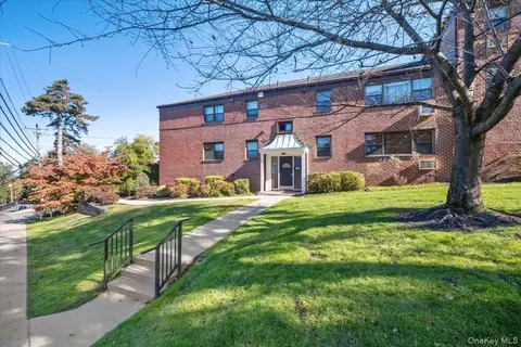 125 Beacon Hill Dr #F-10, Greenburgh, NY 10522