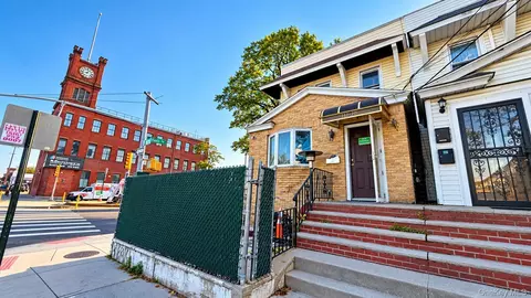 93-10 92nd St, New York, NY 11421