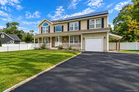 13 Glenmore Ave, Brentwood, NY 11717
