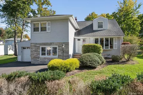 129 Lake Rd, Clarkstown, NY 10989
