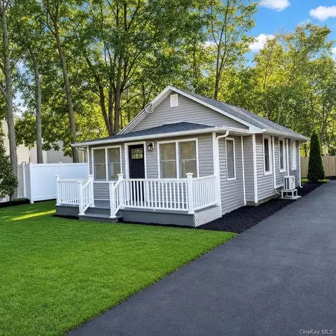 4 Garfield Ct, Nesconset, NY 11767