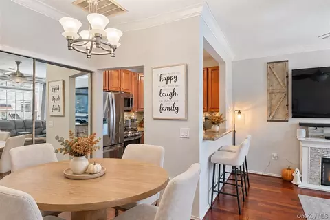 126 Beacon Ln, New York, NY 10473