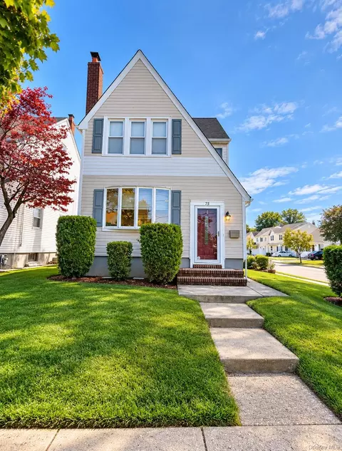 26 Munro Blvd, Valley Stream, NY 11581