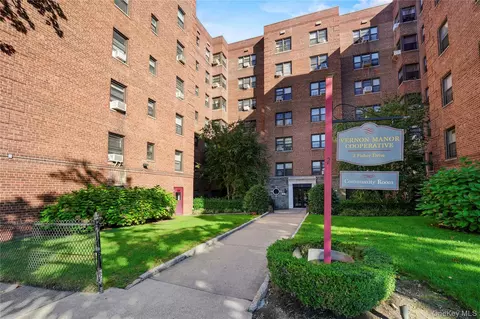 2 Fisher Dr #208, Mount Vernon, NY 10552