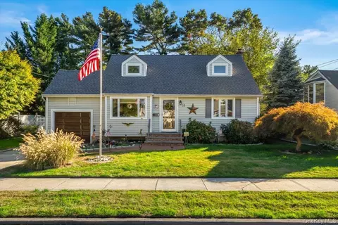 18 Nims Ave, West Babylon, NY 11704